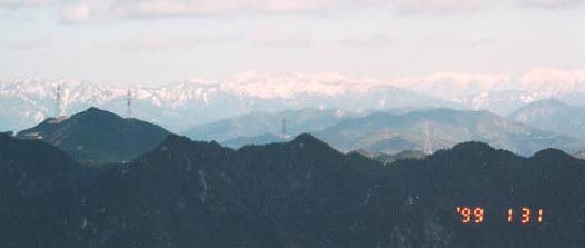 雪の山塊が連なる中央アルプス