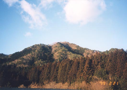 相戸の集落より「相戸岳」