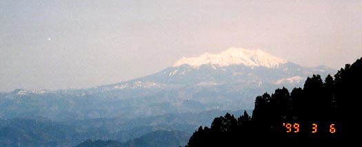 御坂峠から大きな「御嶽山」