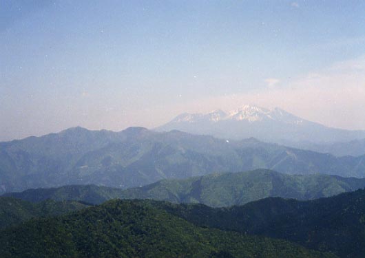 眺望抜群の山頂近くに「御嶽山」