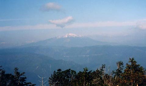 山頂奥から御嶽山