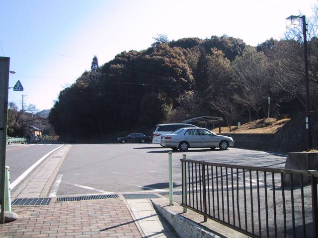 定光寺参道前の駐車場