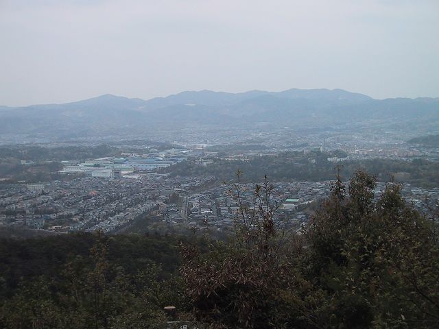 浅間山山頂下の展望台から内津峠方面